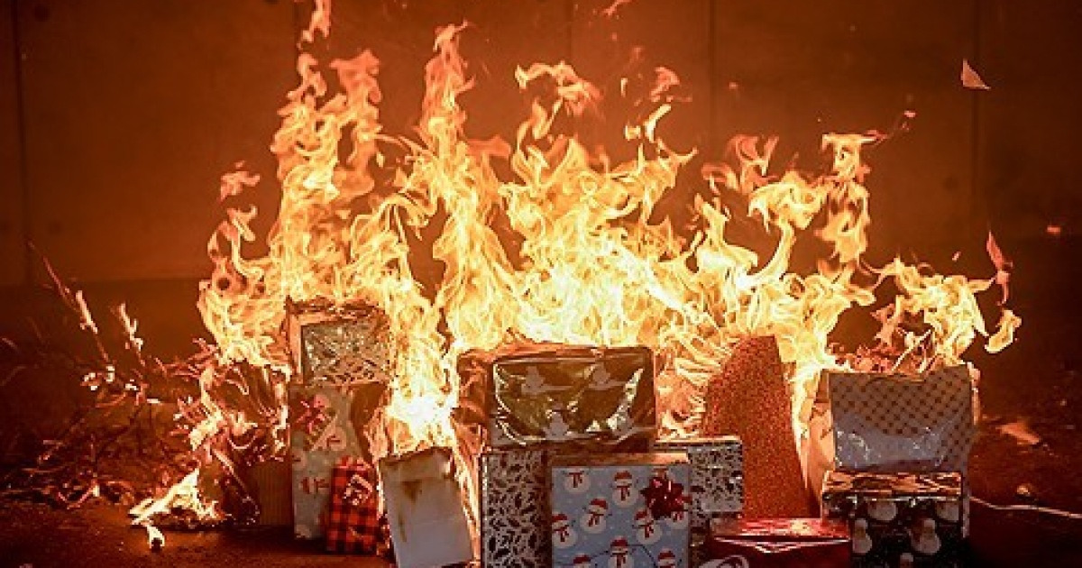 USA CHRISTMAS TREE SAFETY