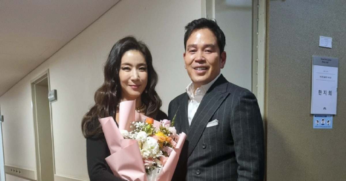 정용진 신세계 부회장, 부인 한지희 씨 독주회에서 ‘외조’