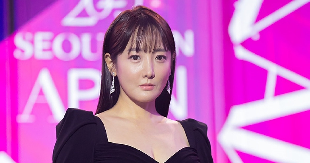 배우 사강, 오늘(9일) 남편상 