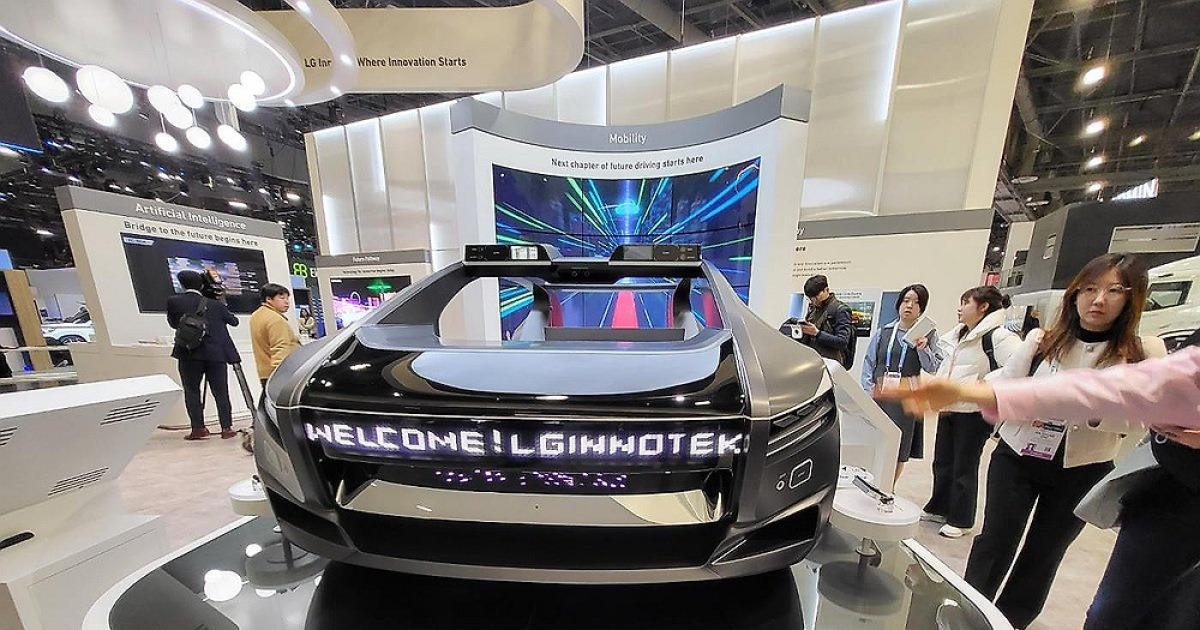 CES 2024 LG이노텍 부스에 설치된 차량 목업