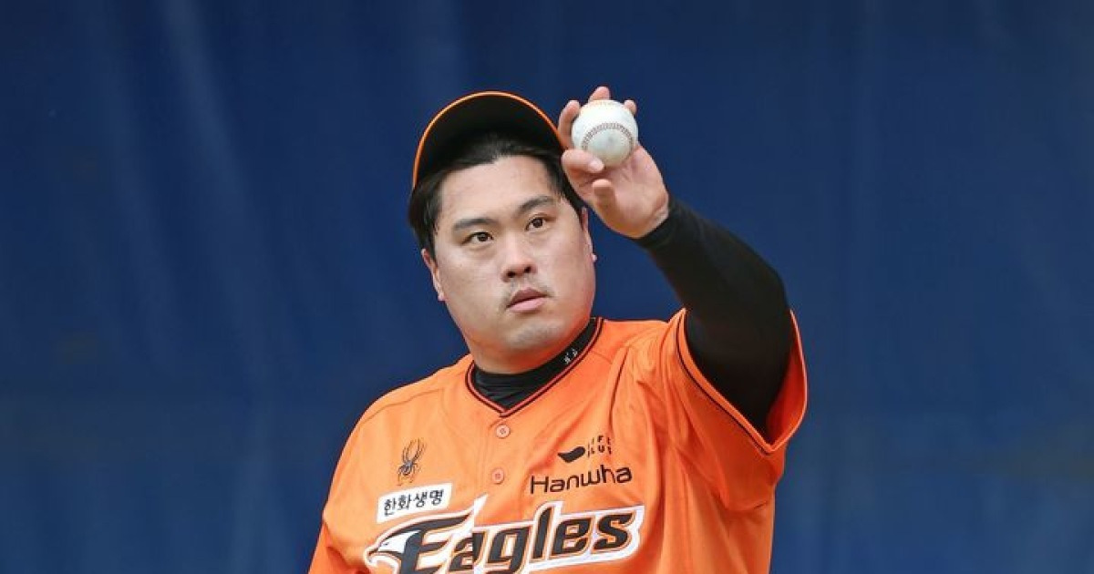 화제만발' 한화의 시즌 준비…이번엔 류현진·문동주 청백전 맞대결