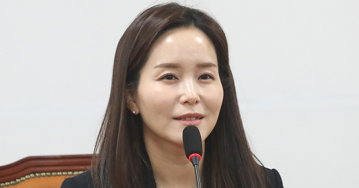 당선 소감 밝히는 이주영