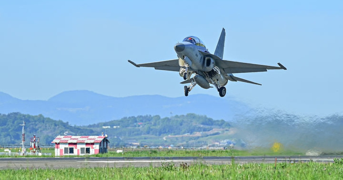 이륙하는 TA-50
