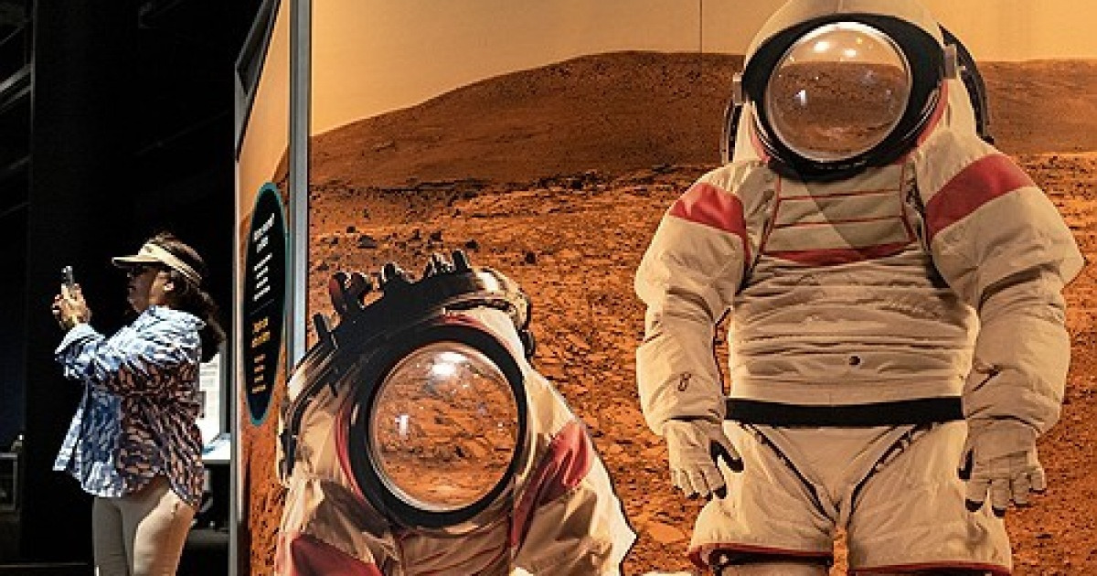USA SPACE PROGRAMS EXHIBITION