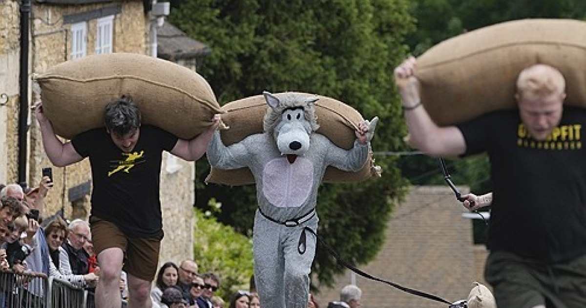 APTOPIX Britain Woolsack Races