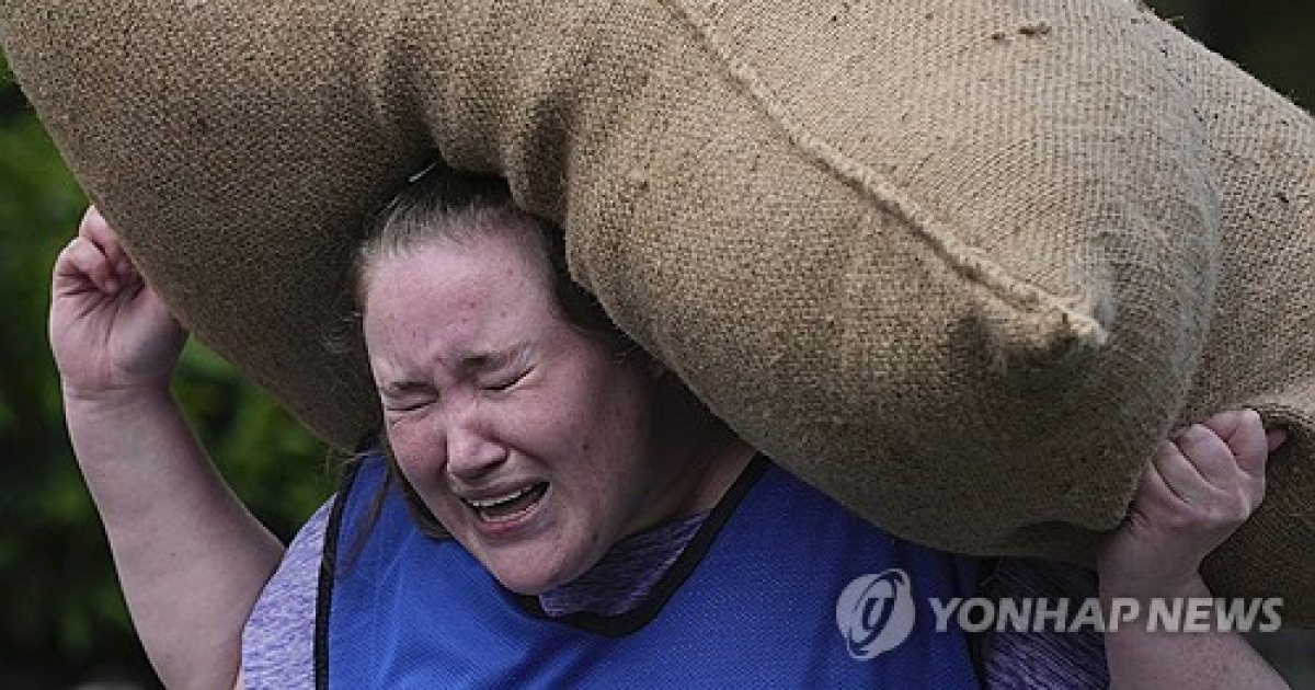 Britain Woolsack Races