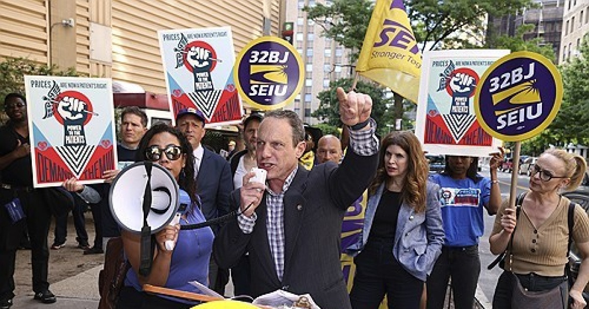 32bj-seiu-and-power-to-the-patients-rally-for-more-affordable-and