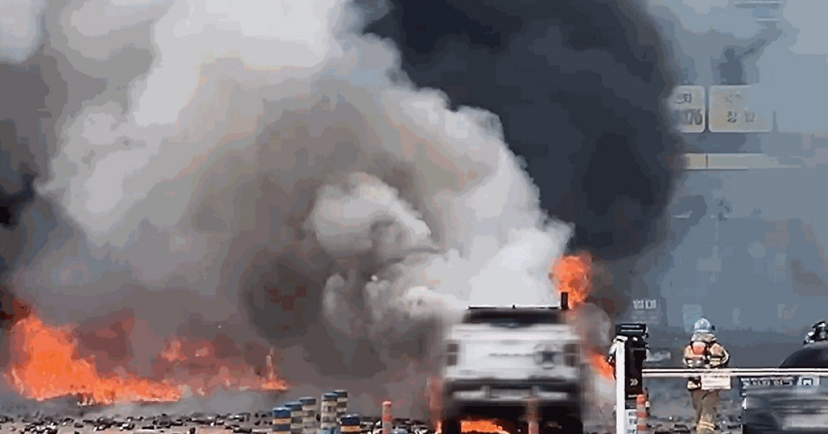 [Photo News] Series of butane explosions destroys cars in Busan parking lot