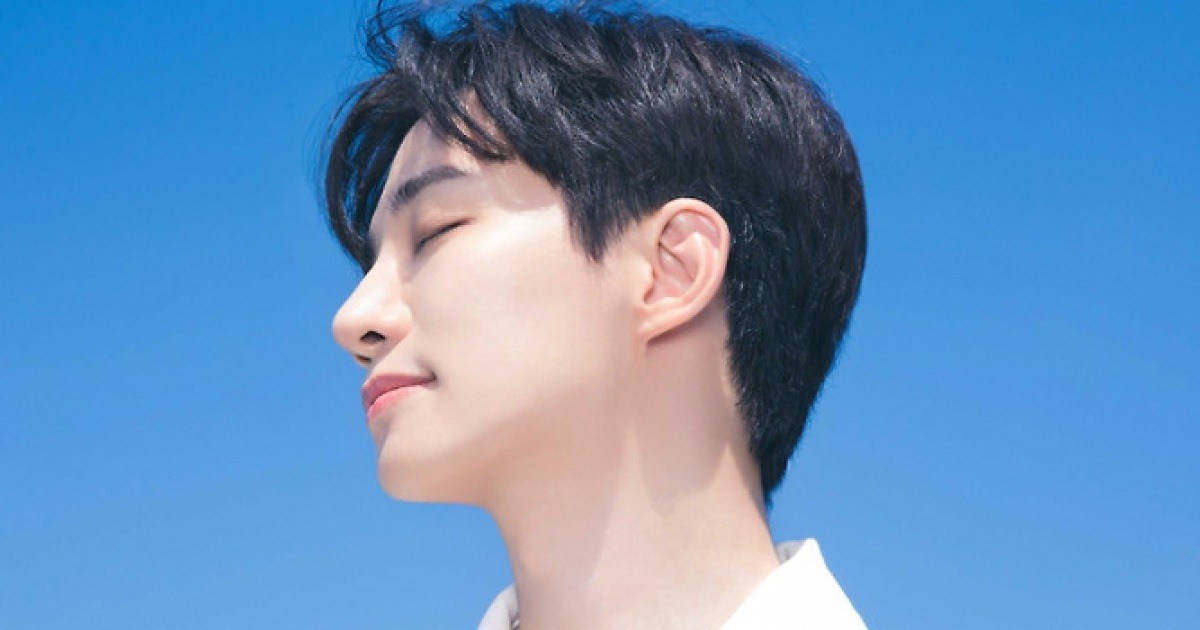 킹더랜드 이준호, 더샘 화장품 들었다 - 이준호 마이너 갤러리  킹더랜드 이준호, 더샘 화장품 들었다  - 이준호 마이너 갤러리