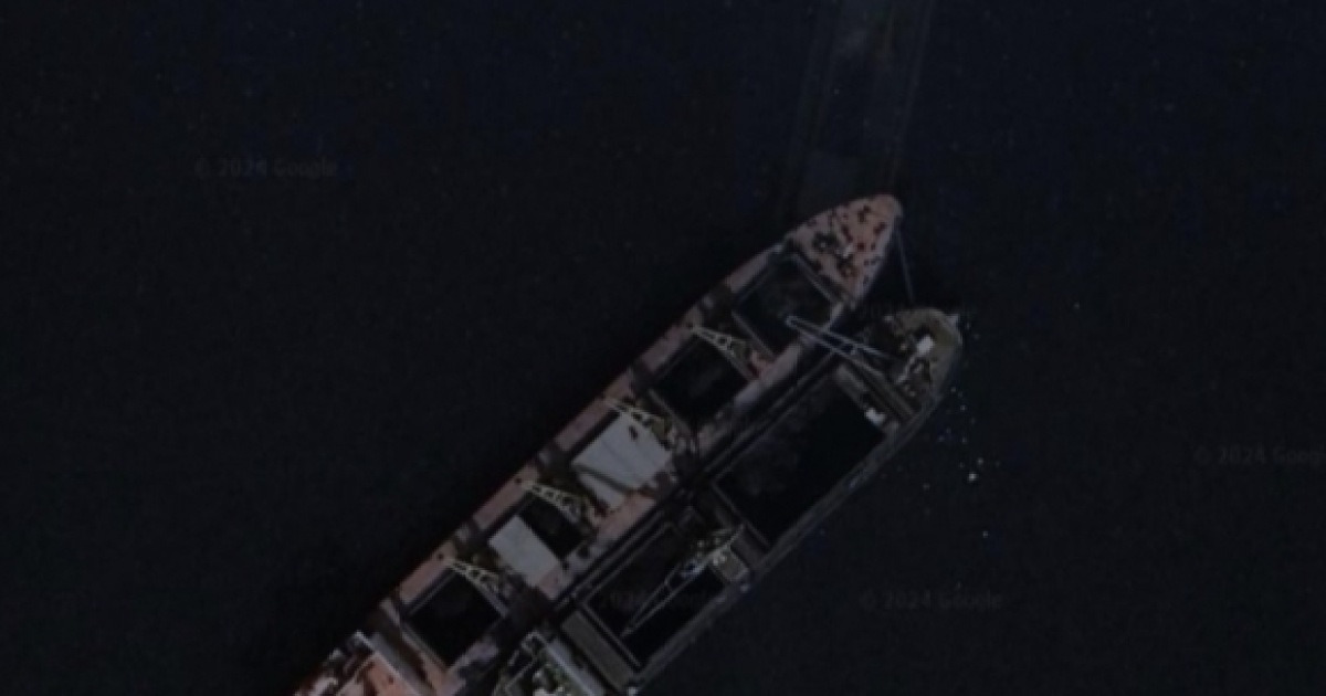 선체 맞대고 검은 물체 이동… “북,