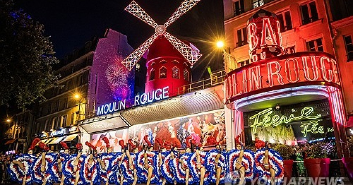 FRANCE MOULIN ROUGE
