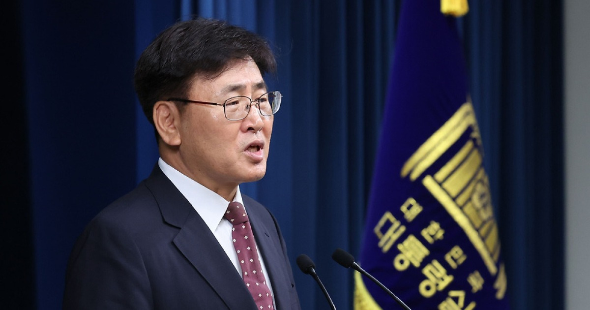 둘째형은 장관, 셋째형은 의원… 배우 유오성 형제들 잘나가네