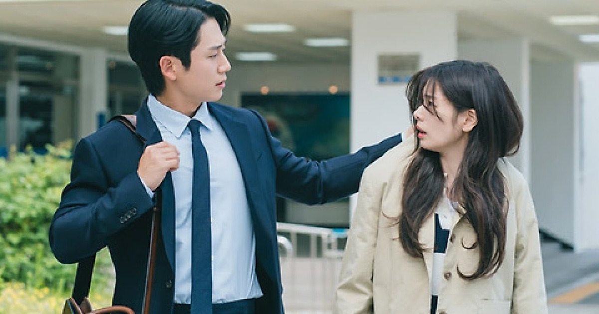 30대 정해인X정소민, 교복 입고 연기한 '엄마친구아들'