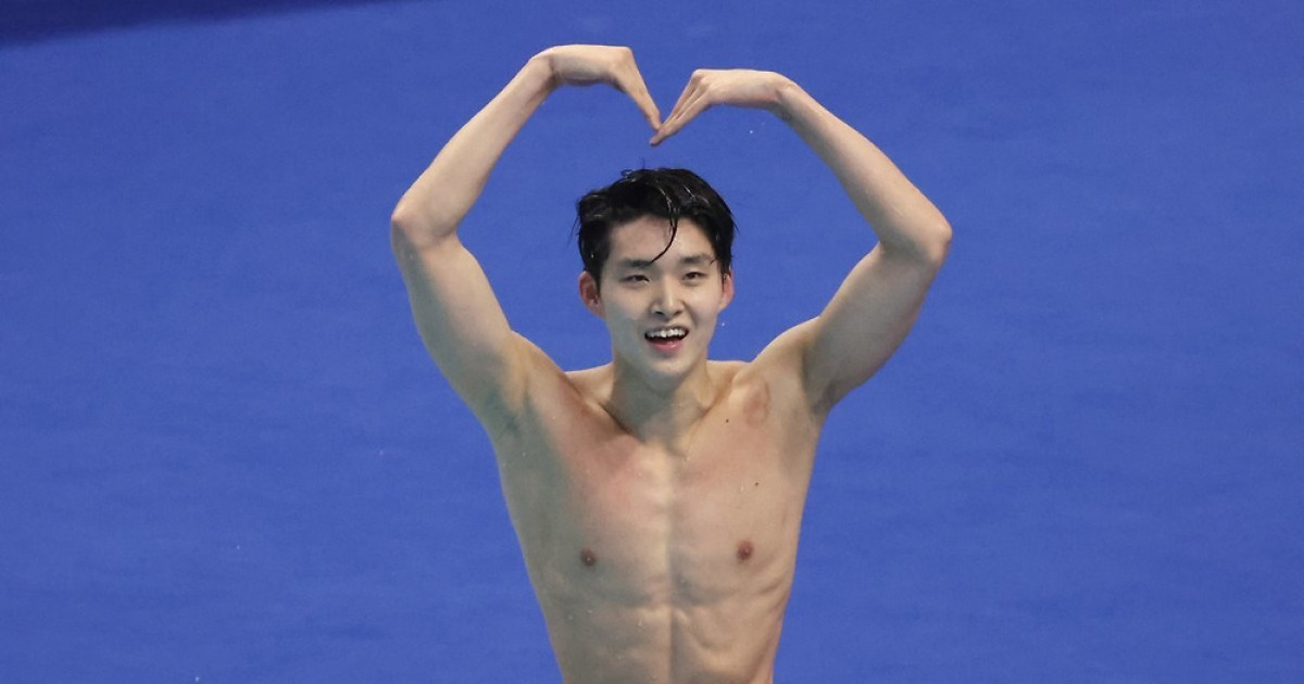수영 '황금세대' 김우민, 오늘 자유형 400m 스타트� �시상대 가장 높은 곳 목표�