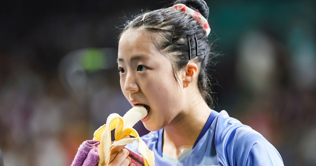s-korean-table-tennis-star-captures-hearts-with-sportsmanship-charm