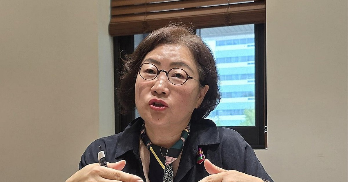 인터뷰 중인 성기숙 한예종 교수