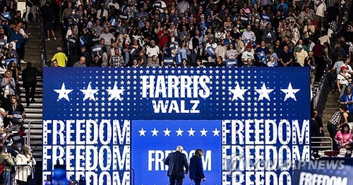 USA MILWAUKEE HARRIS WALZ CAMPAIGN RALLY