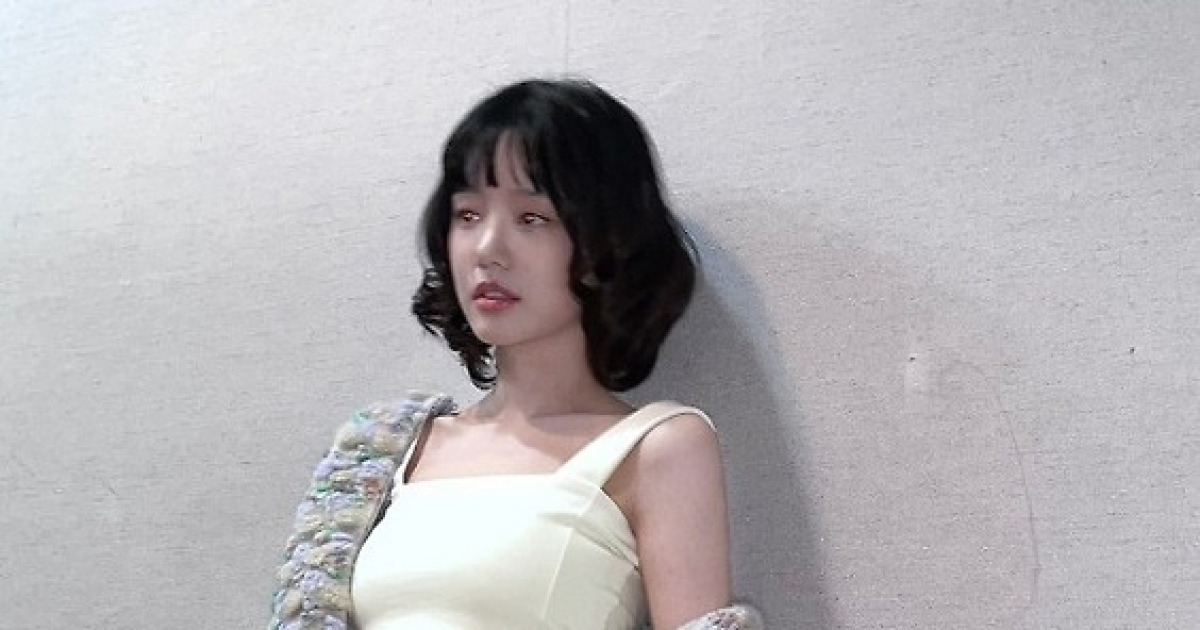 ‘견미리 딸’ 이유비, 말라도 너무 말랐네‥럭셔리 패션에 슬렌더 몸매