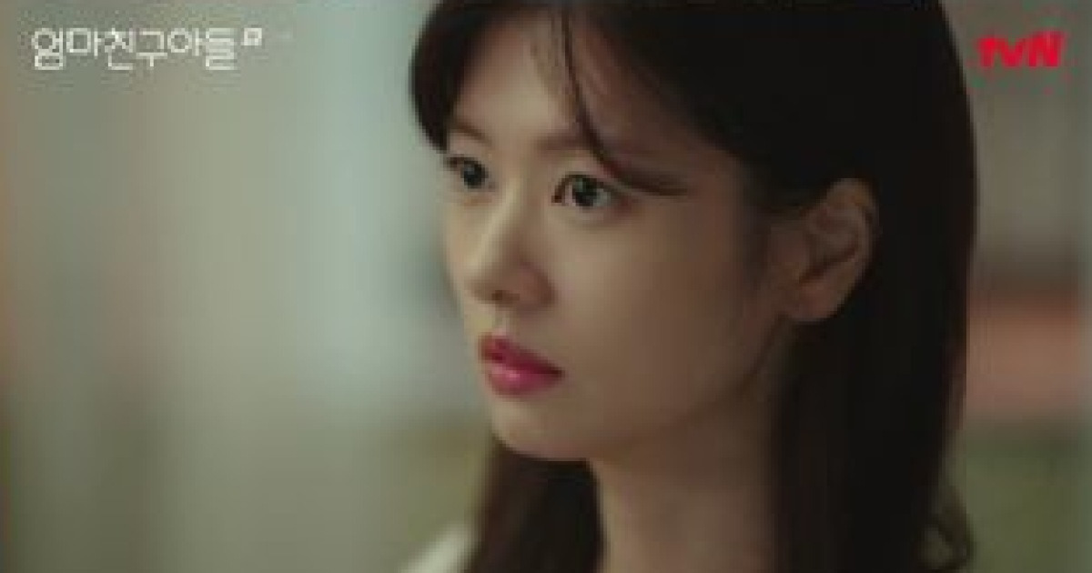 정해인과 열애 시작 정소민, ‘엄친아’ 화제성까지 잡은 ‘로코퀸’
