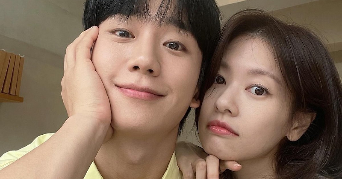 정해인♥정소민, 초밀착 다정 투샷 [DA★]