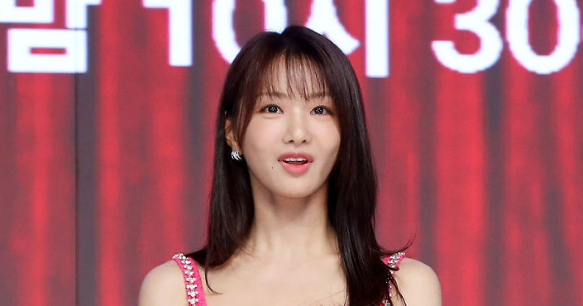 포즈 취하는 이세희