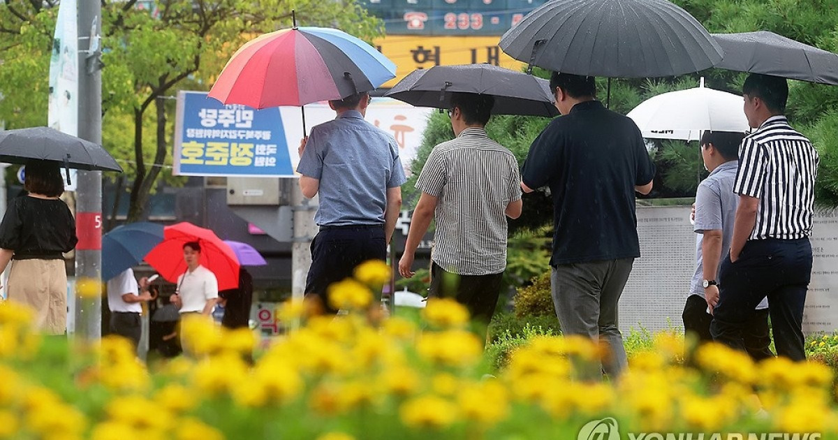 [날씨] Nationwide rain and wind… Heavy rain accompanied by thunder and lightning here and there