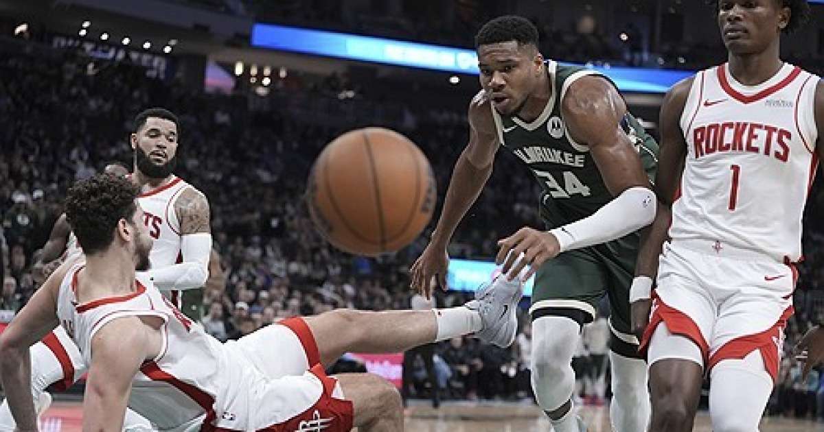 Rockets Bucks Basketball