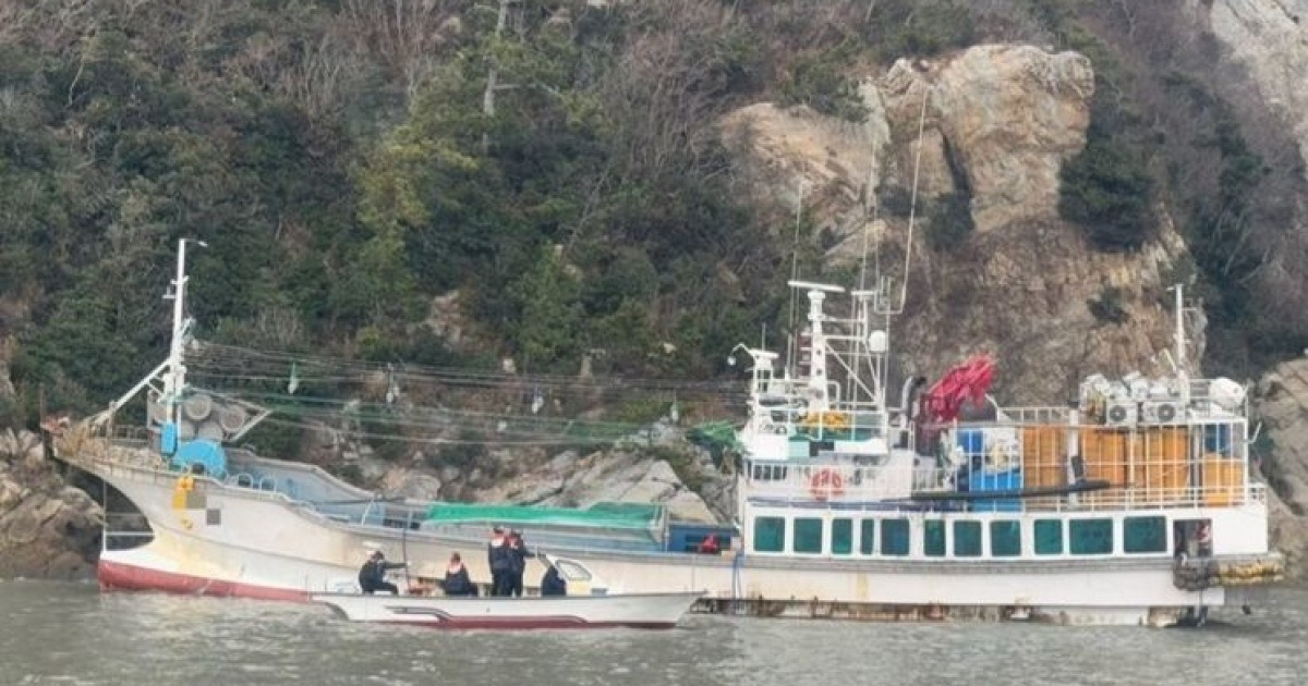 목포해경, 진도 해상 좌초 어선 승선원 전원 구조