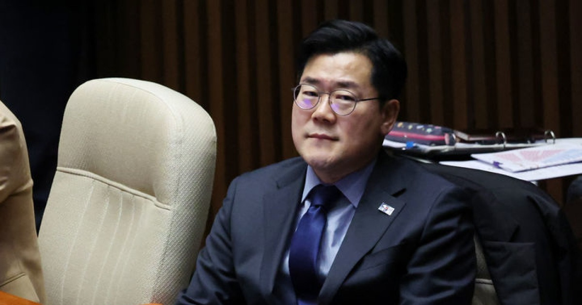재의요구 8법 표결 결과 기다리는 박찬대 원내대표