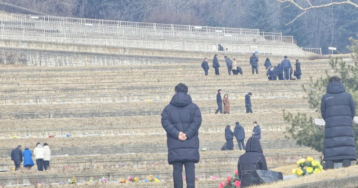 배우자와 사별 이후 삶에 사회적 관계가 미치는 영향