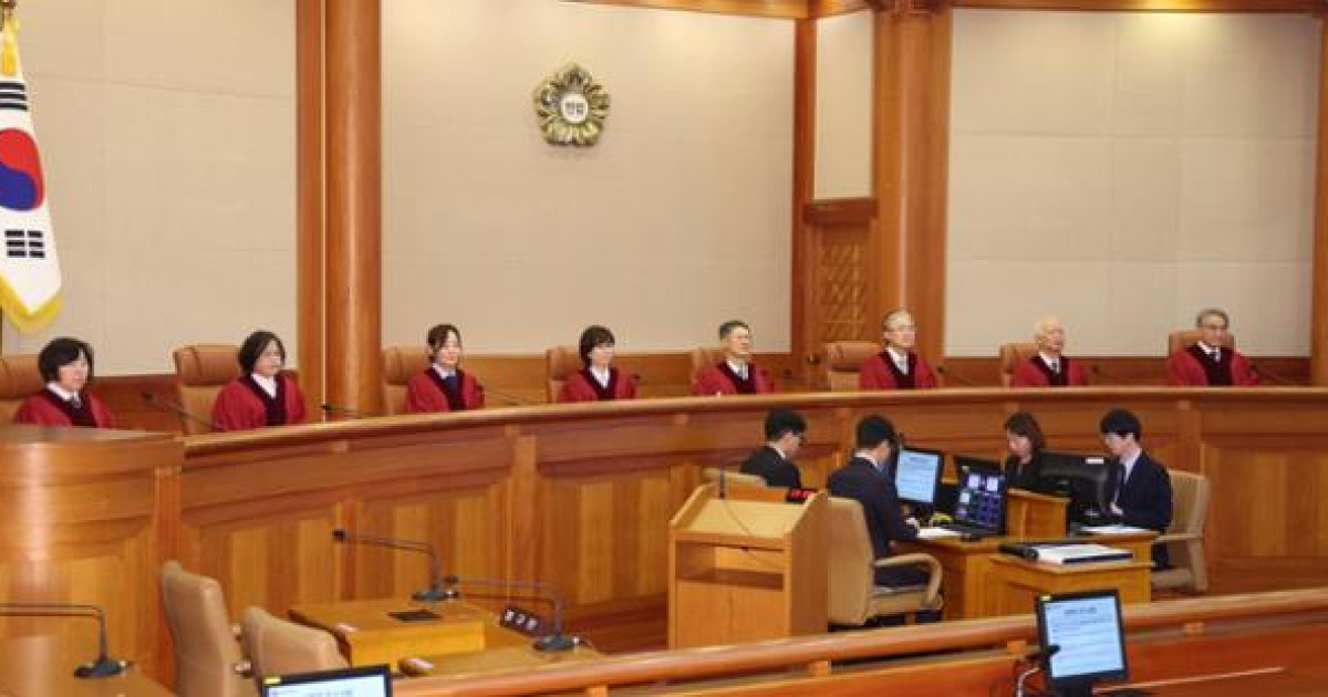 헌법재판소, 12명 재판관으로 강화하자 [신기욱의 글로벌 인사이트]