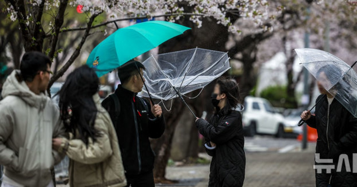 전북 흐리고 비나 눈…낮 9~12도 서해안 강풍