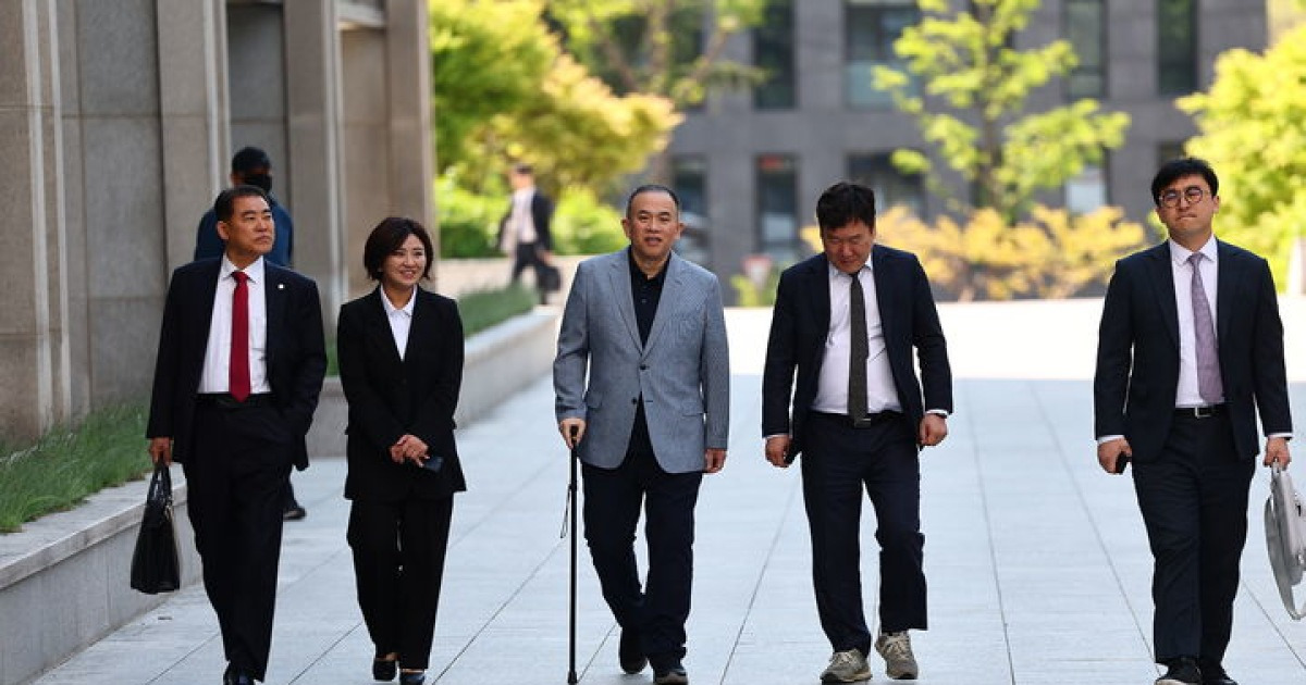 2025년 4월 수사기관에 출석한 명태균