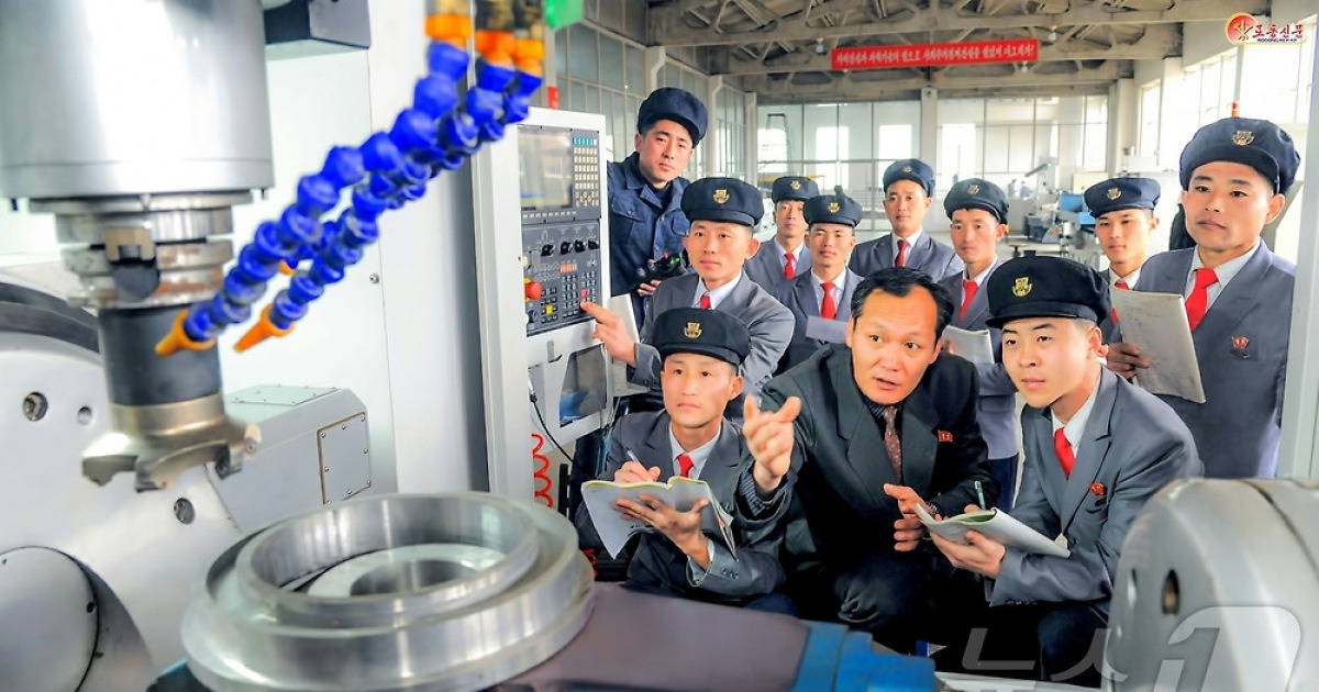 실기 수업 중인 北 김책공업종합대학
