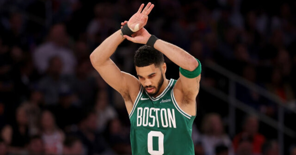 반격의 첫 승 거둔 디펜딩 챔피언→NBA PO 2라운드 승부 大접전…'커리 빠진' GSW는 연패