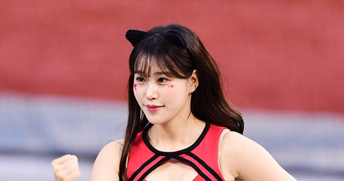 [ST포토] 치어리더 김도아, 주먹 꾹 쥐고