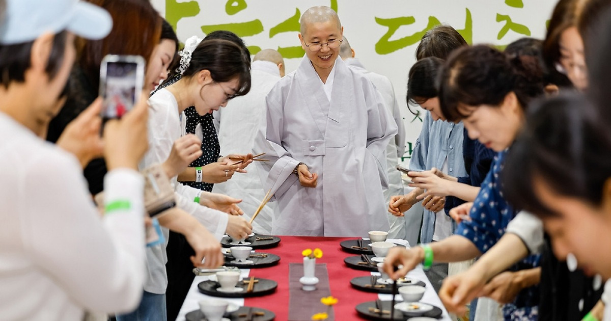 절밥 매력에 빠진 젊은이들…사찰음식 대축제에 2만명 몰려