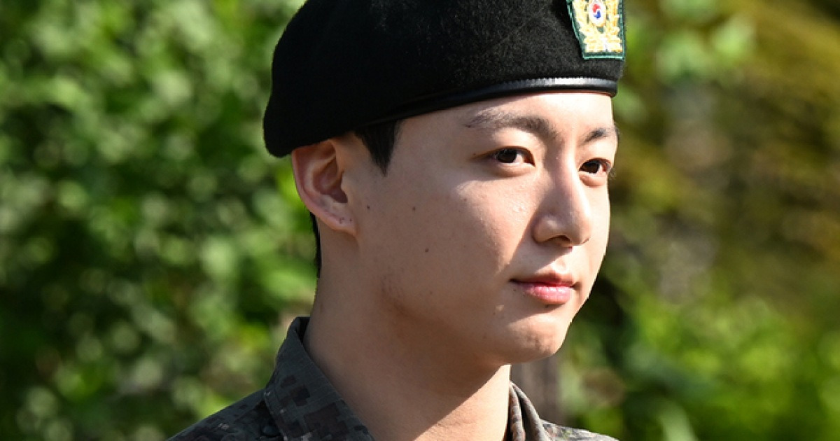 정국 모자 착용 논란 이미지