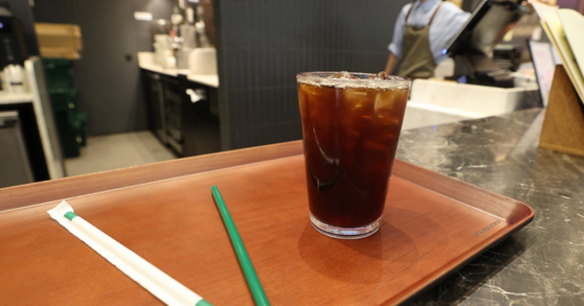 Soggy paper the last straw as Starbucks returns to plastic with ...