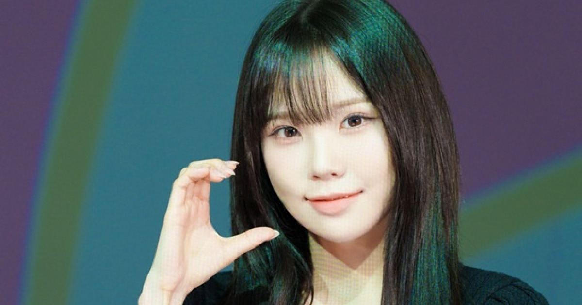 '아이돌 데뷔' 우정잉, 첫 공식석상…