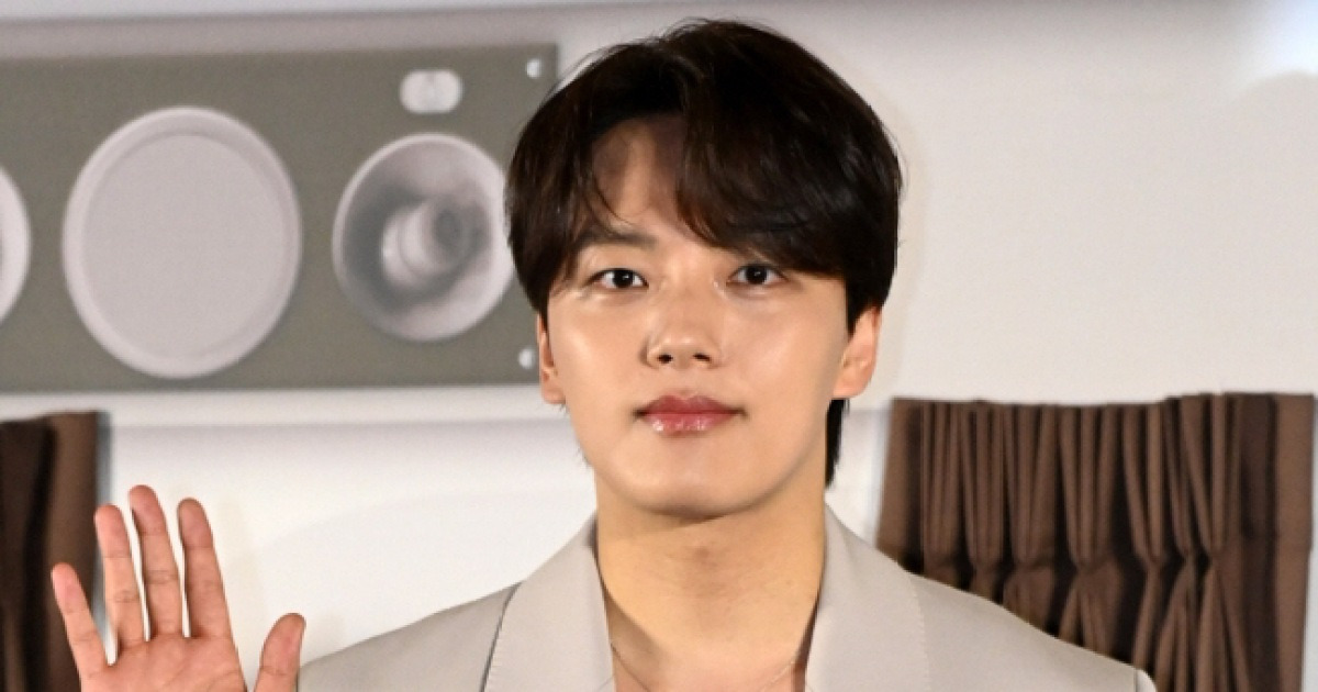 공식] 여진구가 '19금 계정' 팔로우를?…"소속사 직원의 실수" 해명