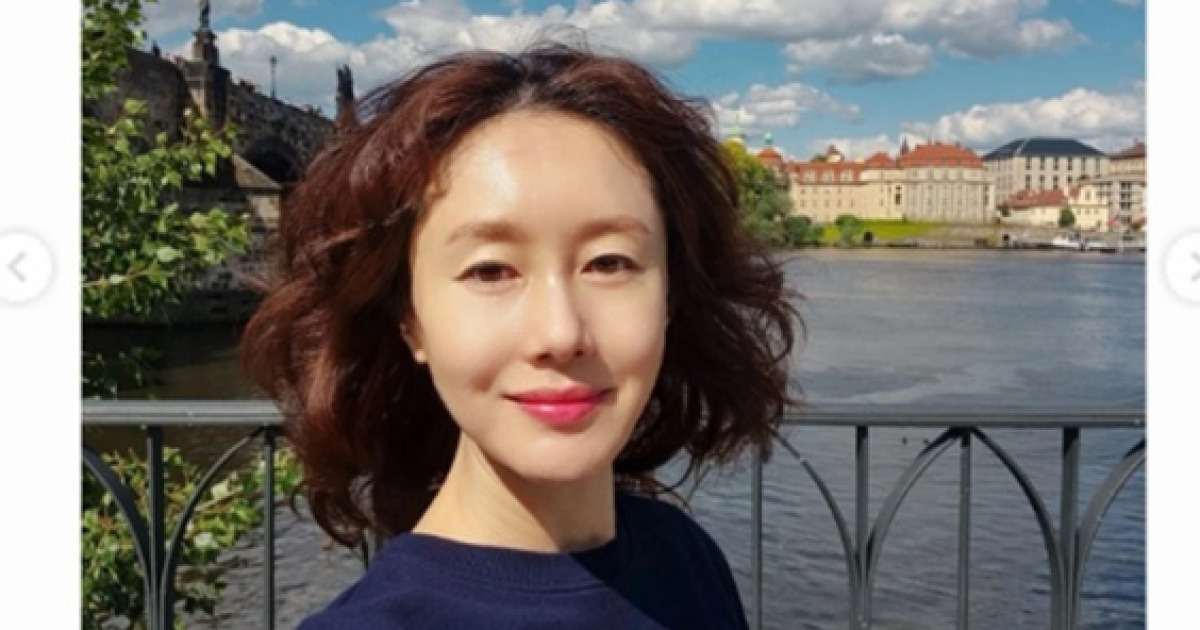 유럽에서 포착된 배우 김지수