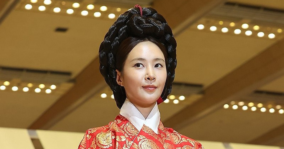한복 입은 유리
