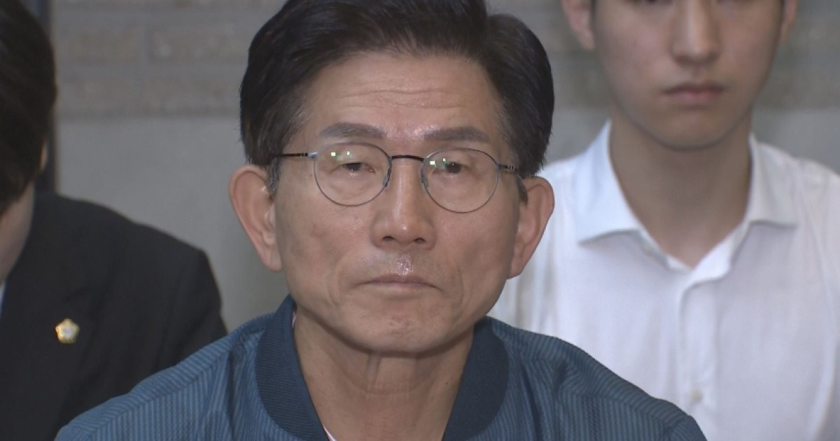 속옷 차림 논란