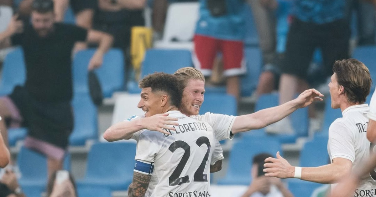 ‘클래스가 다르다’ KDB, 장거리 프리킥으로 나폴리 데뷔 골
