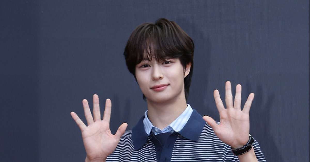 유어즈 효, 일본인 최초 1위 데뷔… “무대 위에서 성장할 것”