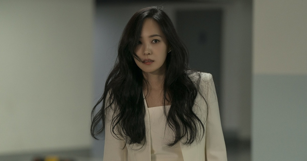 유진, 헝크러진 머리로 맨발 질주…'퍼스트레이디' 사생결단 추적 현장