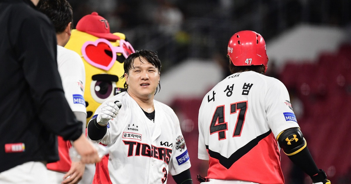 '9회말 2사 최형우 치고 김선빈 끝냈다' KIA 대역전 드라마, 두산 꺾고 삼성 3G차 추격[광주 리뷰]