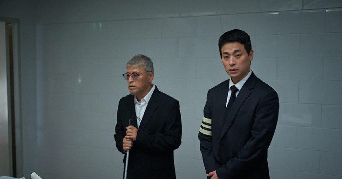 ‘귀멸의 칼날’ 1위 탈환…‘얼굴’ 2위 바짝 추격[MK박스오피스]