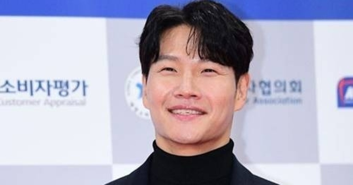‘007 결혼식’ 김종국, ‘사랑스러워’ 축가 직접 불러